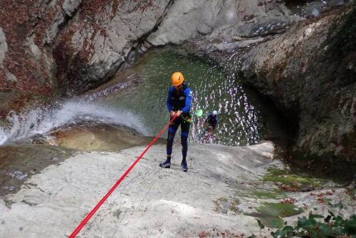 Annecy canyoning waterval Angon ontdekking canyon Odyssée Canyon