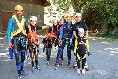 Family canyoning between Albertville and Moutiers à la Léchère at the Eau Rousse canyon in Savoie with Odyssee Canyon