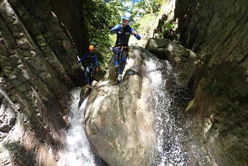 Canyoning waterval sprong Odyssée Canyon