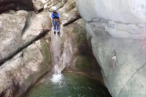 Canyoning rodelen waterval Odyssée Canyon