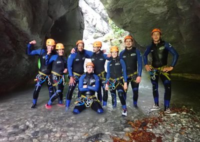 groupe en canyoning dans le canyon de Montmin près d'Annecy.