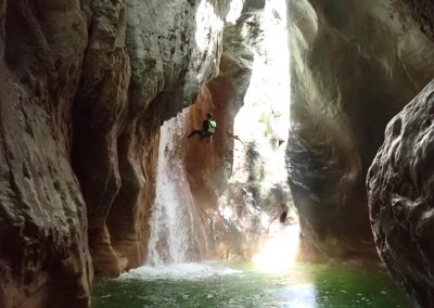 Descente en rappel dans le canyon sportif du Pont du Diable